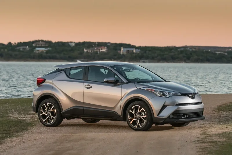 Тойота c-HR 2017
