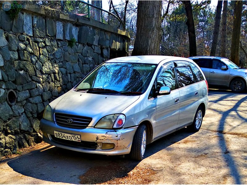 Toyota Nadia 2004