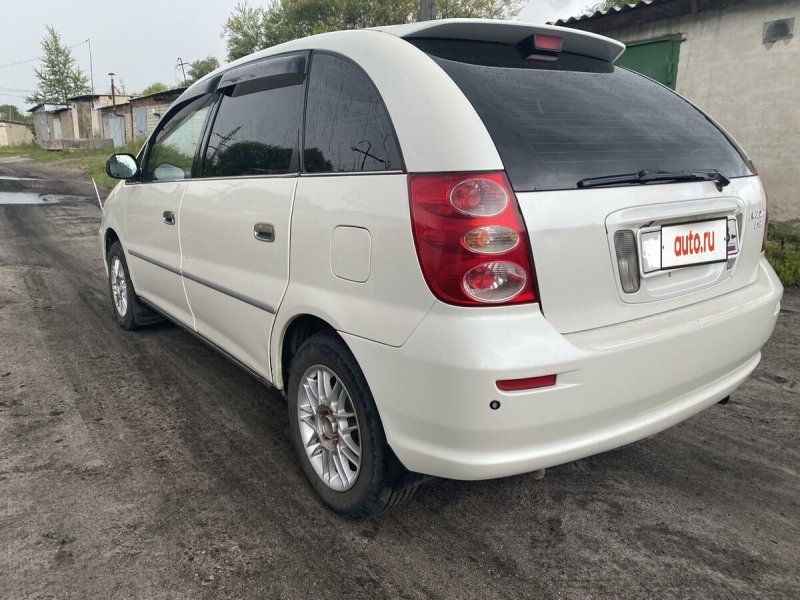 Крышка багажника Toyota Nadia su