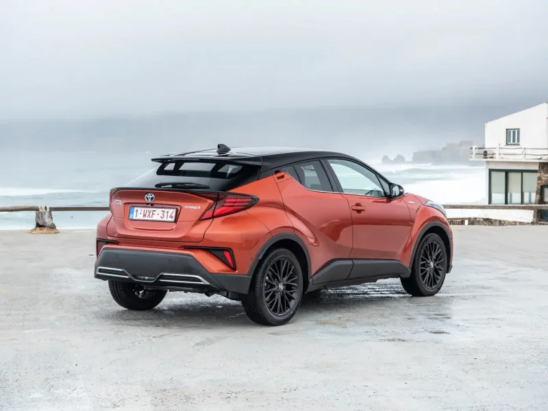 Тойота c-HR 2019