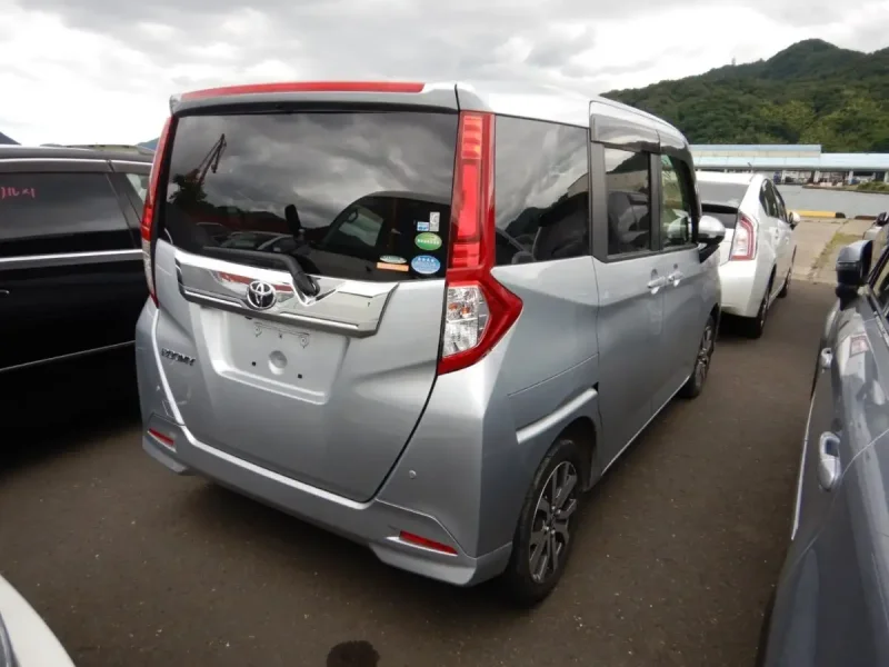 Toyota roomy 2021