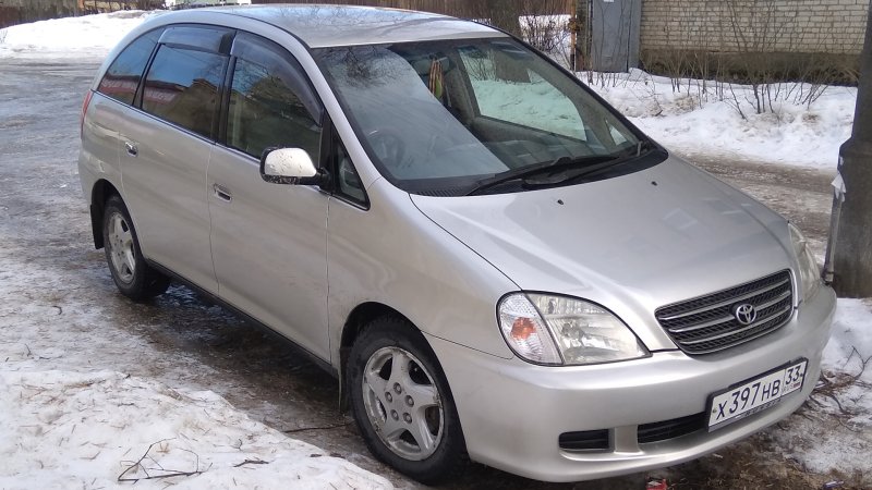 Машина Тойота Надя е724