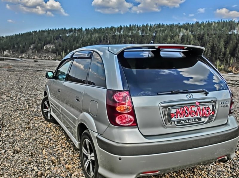 Toyota Nadia белый