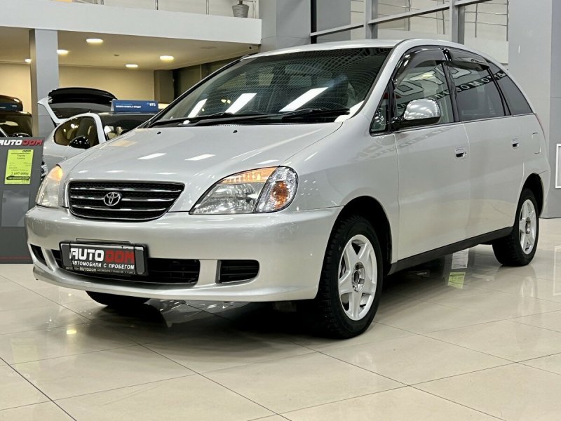 Машина Toyota Nadia
