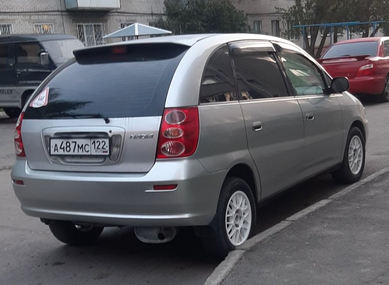 Toyota Nadia белый