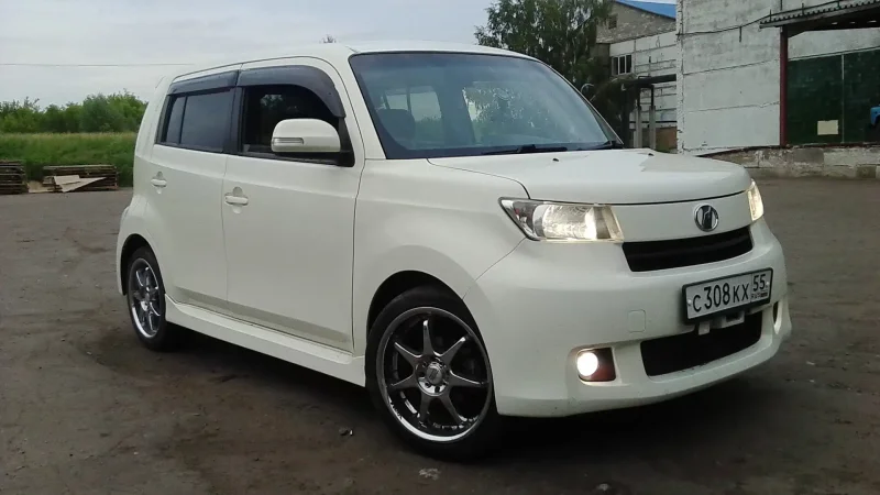 Toyota bb2