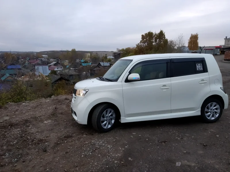 Тойота ББ 2 белая