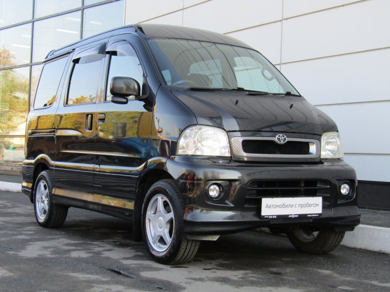 Toyota Sparky белый фон
