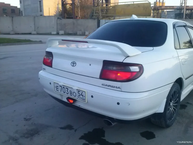 Спойлер на Тойота Карина