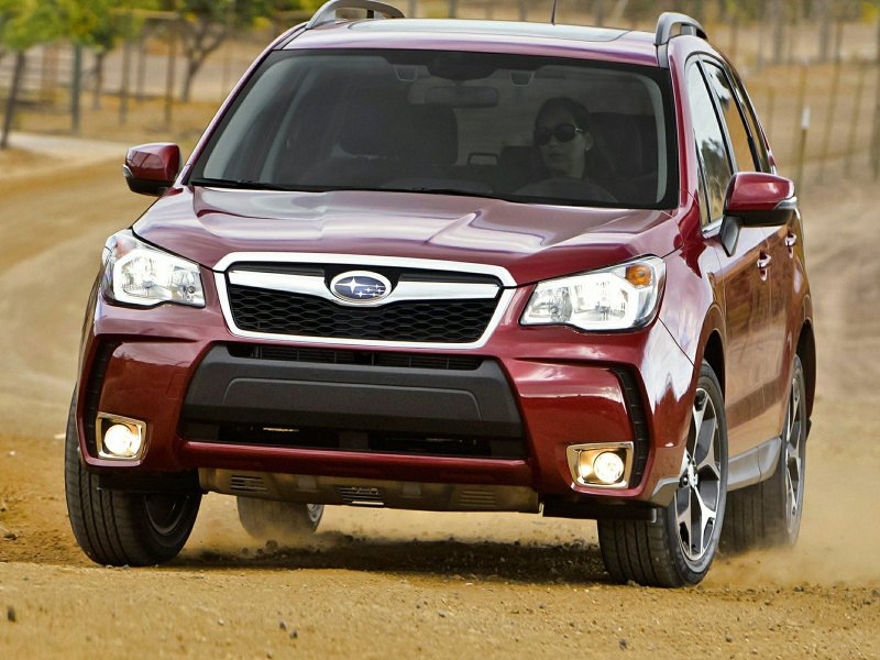 Машина Subaru Forester 2016