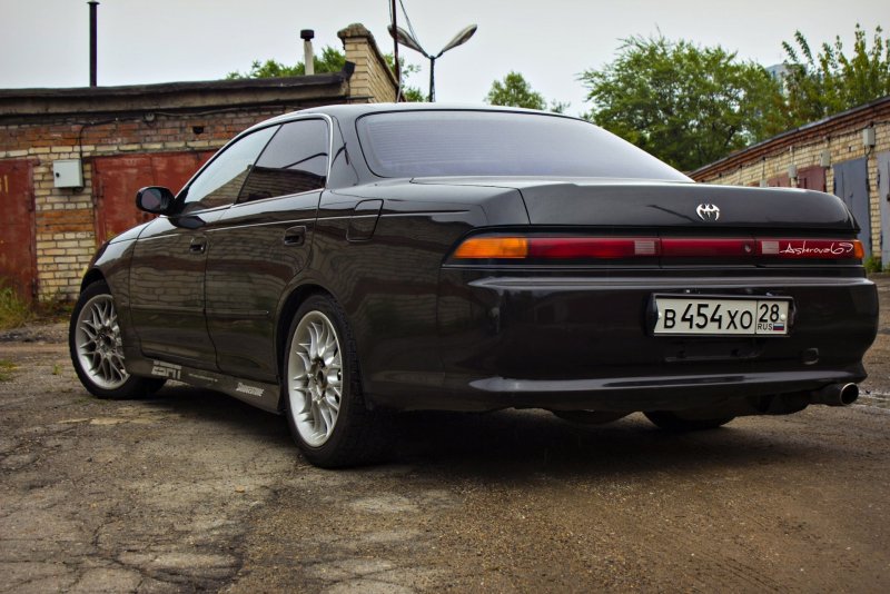 Toyota Mark 2 90 черный