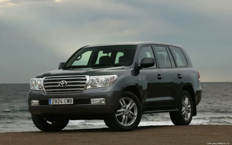Toyota Land Cruiser 200 2013 сзади