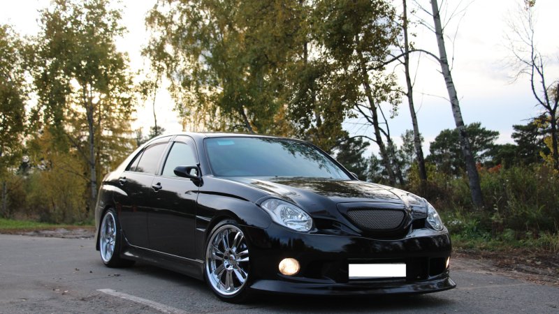Toyota Verossa красная