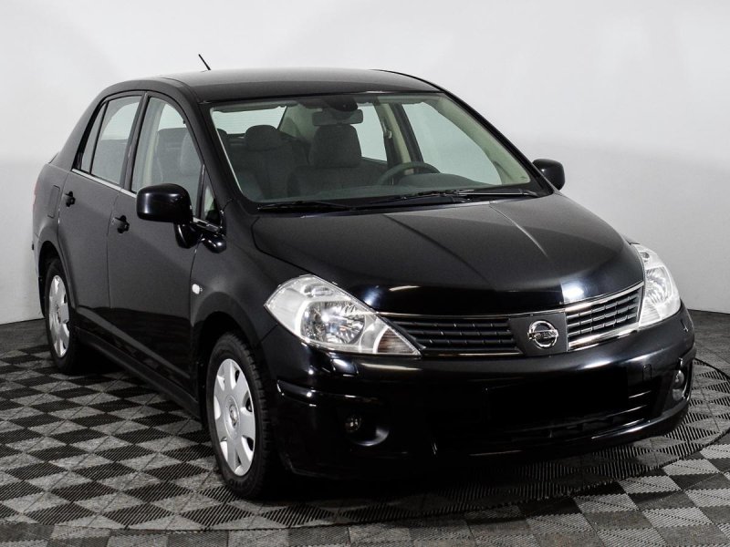 Nissan Tiida седан