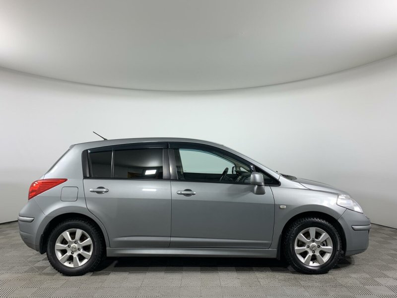 Nissan Tiida 2011