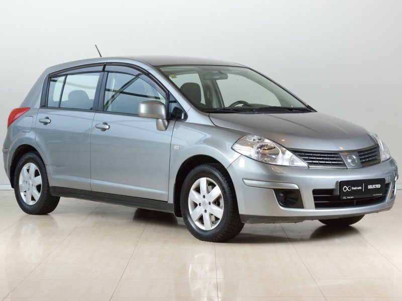Nissan Tiida 2004