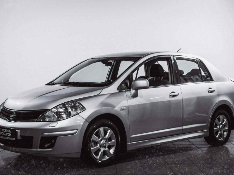 Nissan Tiida 1