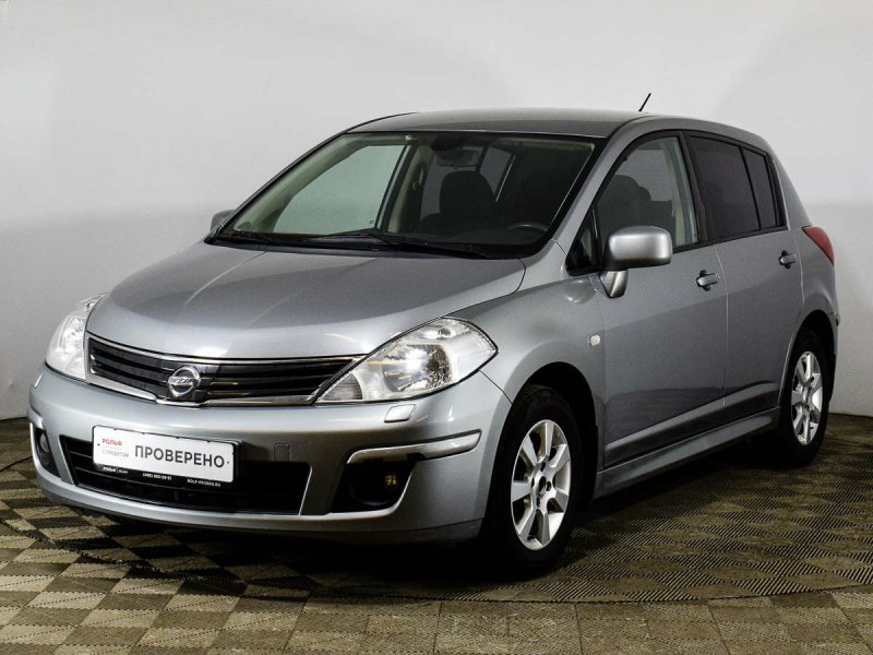 Nissan Tiida серый