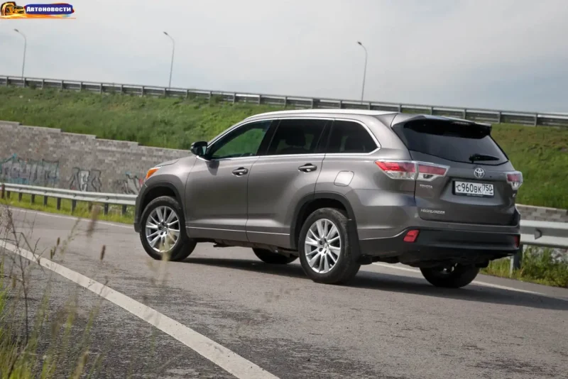Toyota Highlander 2011 Interior
