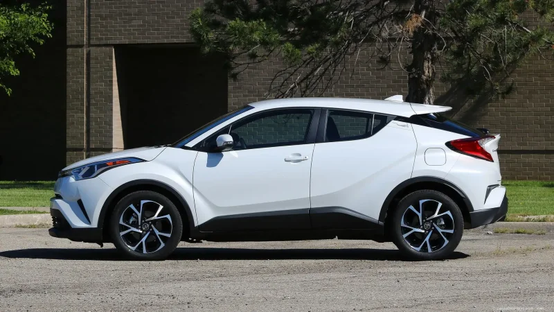 Тойота c-HR