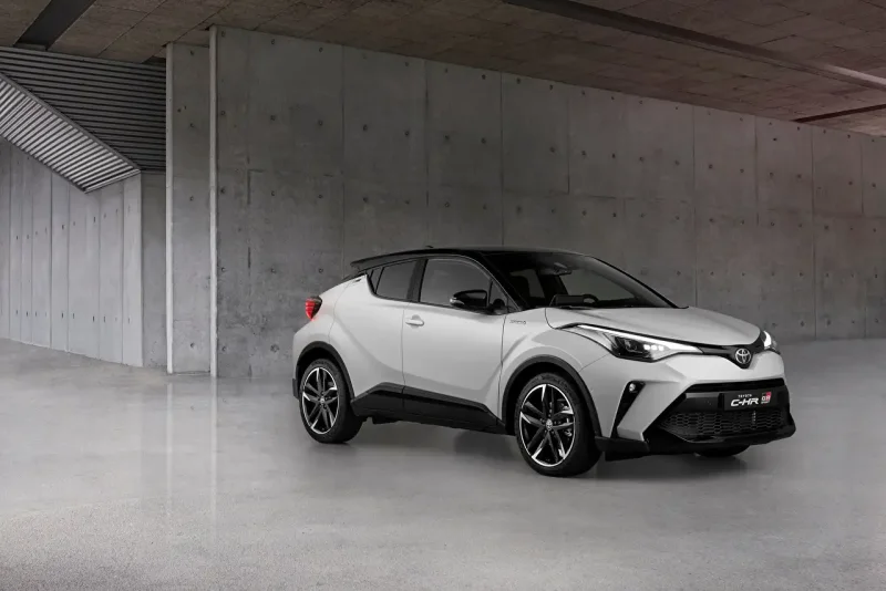 Тойота c-HR 2021