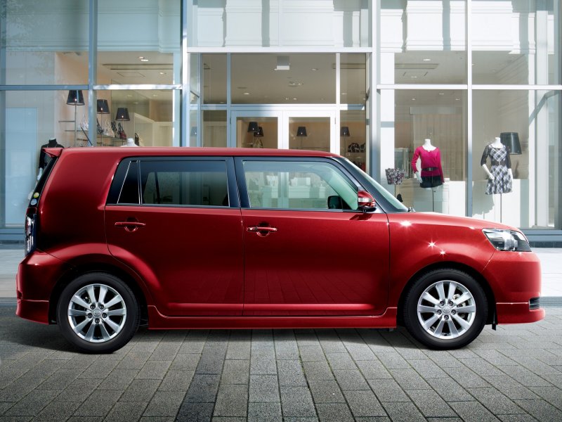Toyota roomy 2017 салон