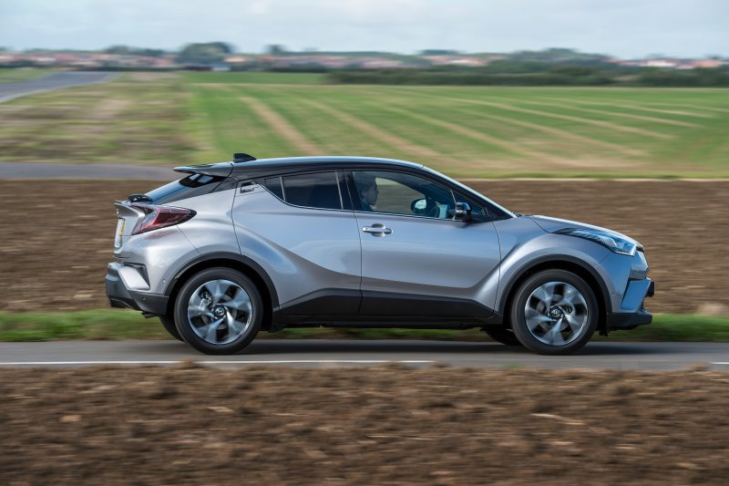 Тойота c-HR 2017