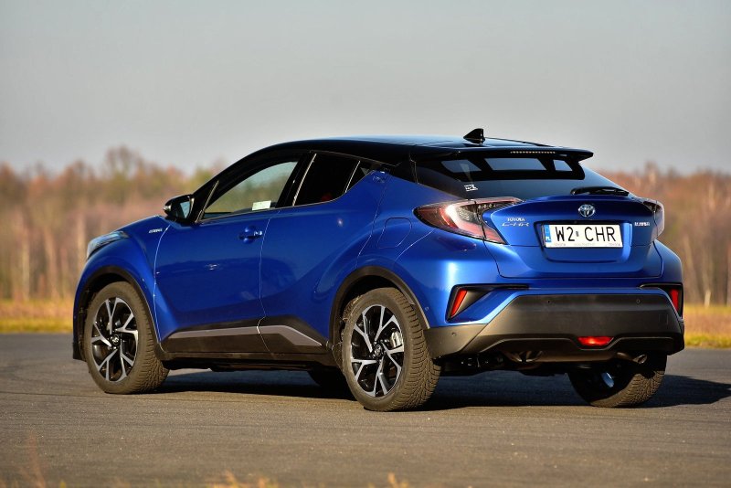 Toyota кроссовер c-HR