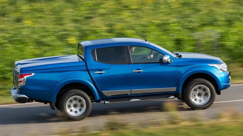 Mitsubishi l200 201