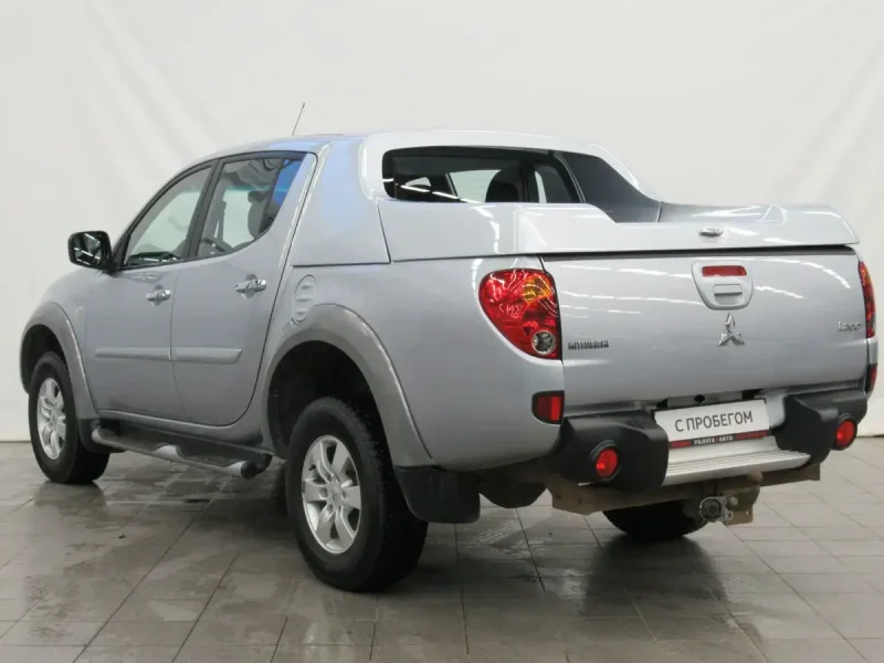 Mitsubishi l200 IV поколение