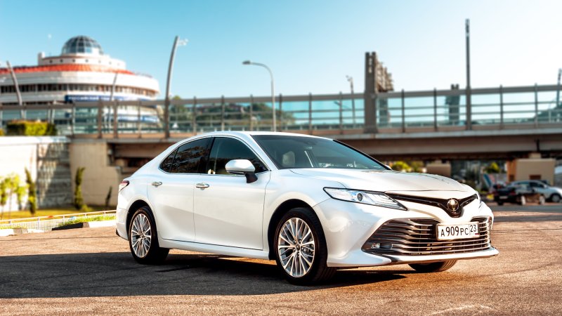 Toyota Camry xv70 белая