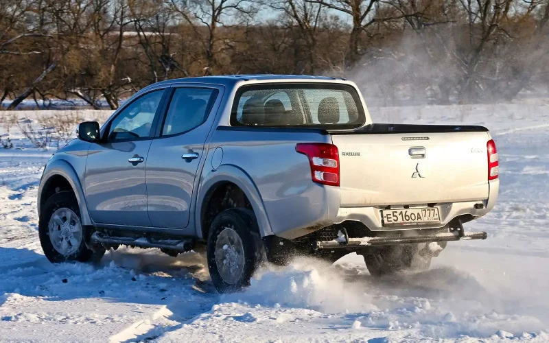 Toyota Hilux и Mitsubishi l200