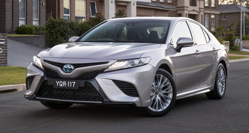 Toyota Camry v70