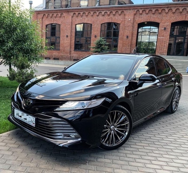 Toyota Camry xv70 черная