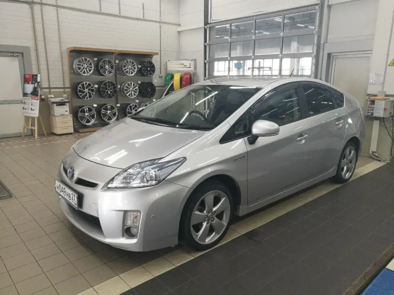 Toyota Prius серый