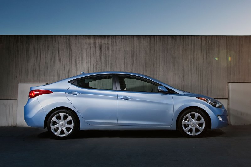 Hyundai Elantra 2013 хэтчбек