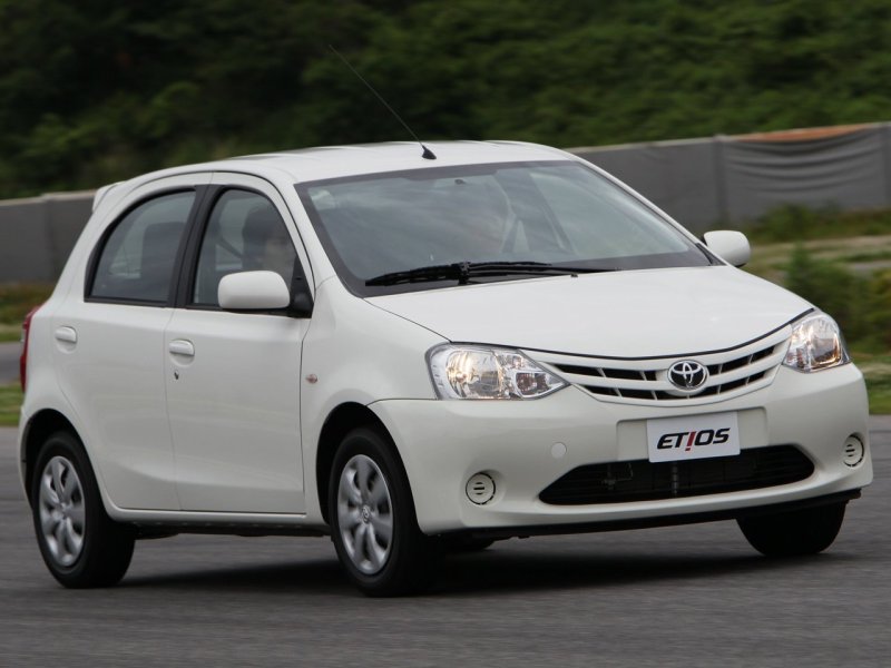 Toyota хэтчбек 2012