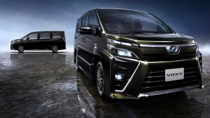 Toyota Voxy Hybrid 2017