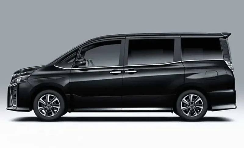 Toyota Voxy Hybrid 2017