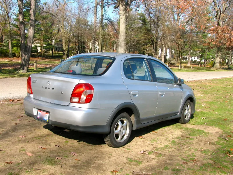 Toyota Echo седан