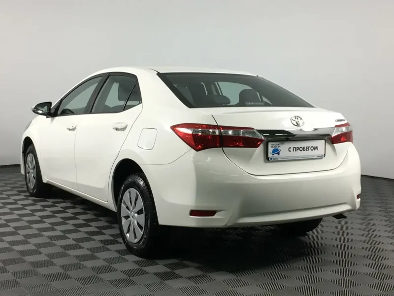Toyota Corolla e150 седан