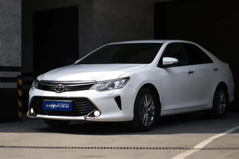 Toyota Camry черная