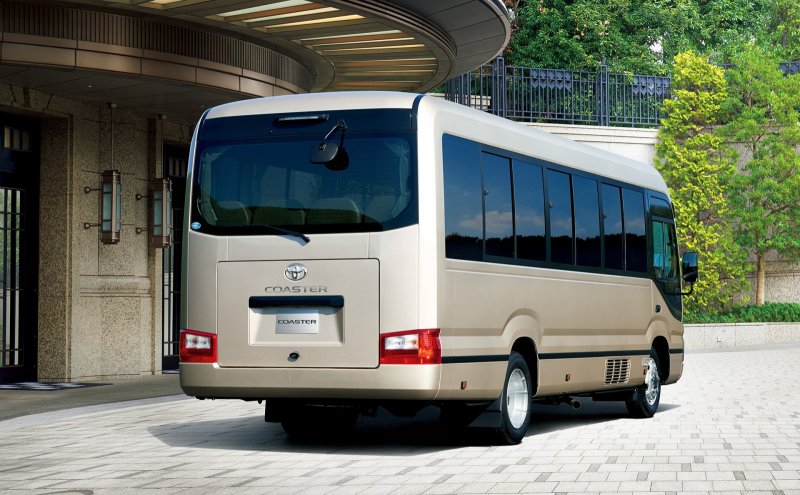 Автобус Toyota Coaster