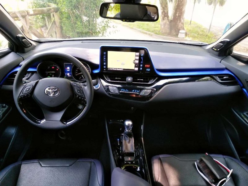 Toyota Chr 2020 салон сзади