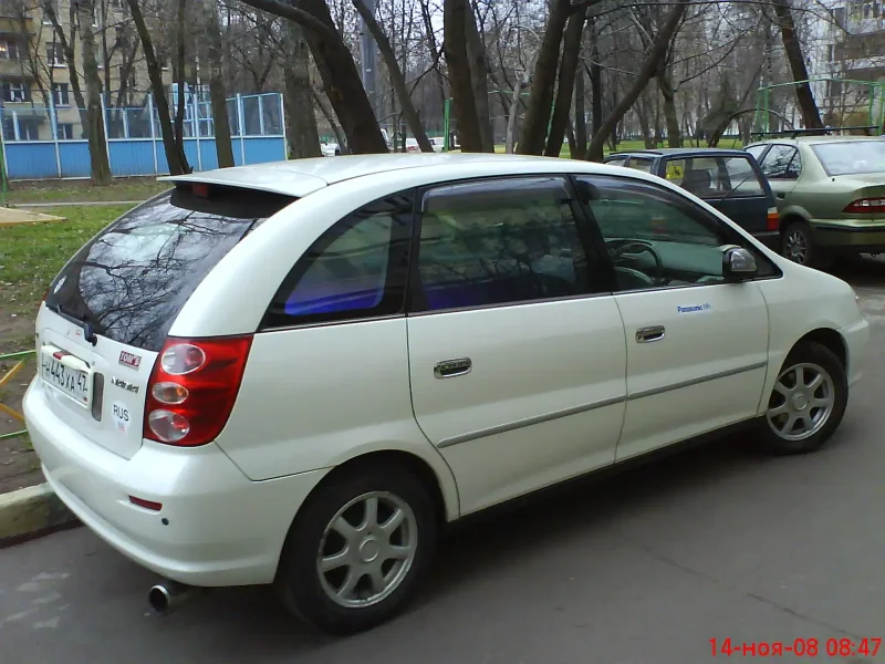 Toyota Надия