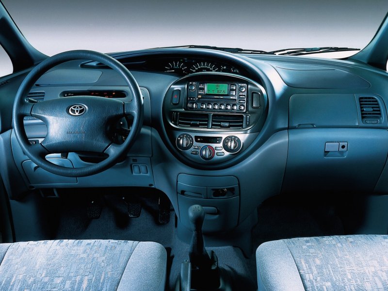 Toyota previa минивэн 2003