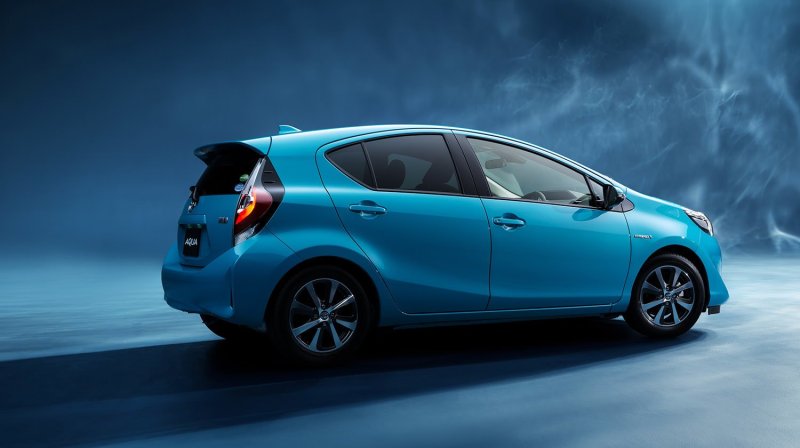 Toyota Aqua Hybrid 2014