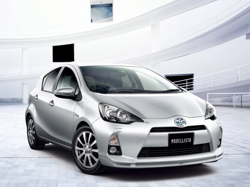 Toyota Aqua Hybrid 2016