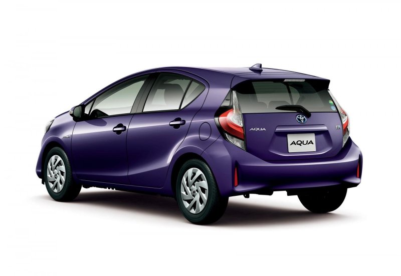 Toyota Aqua Hybrid 2013