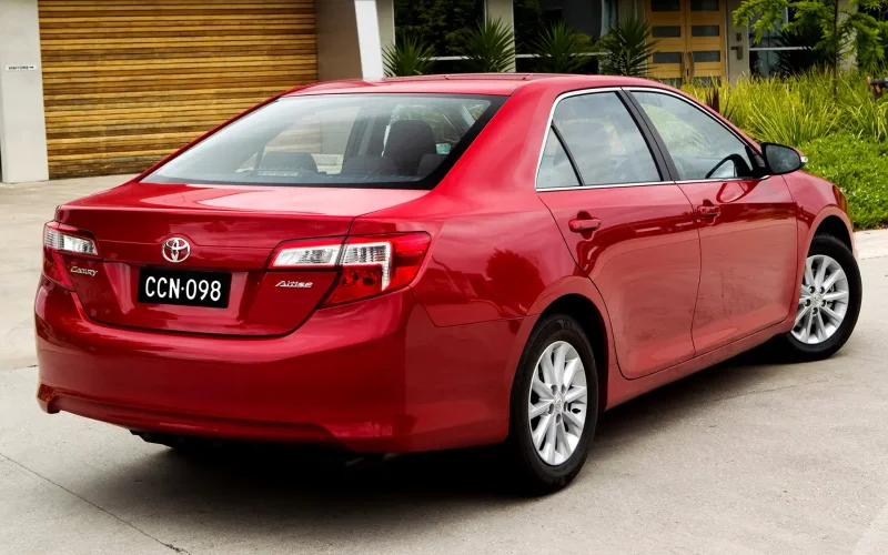 Toyota Camry 2012 красная